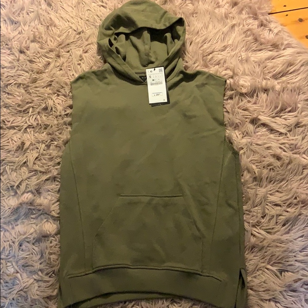 Sleeveless hooded sweatshirt